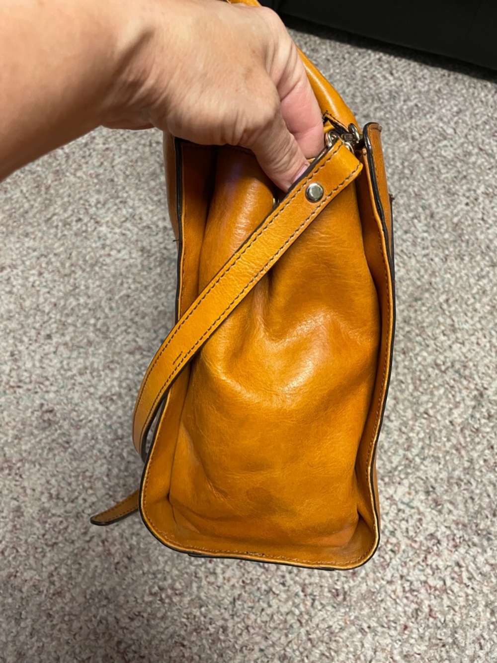 Divina Firenze Leather Tassel Satchel Handbag with detachable crossbody strap - Picture 8 of 12